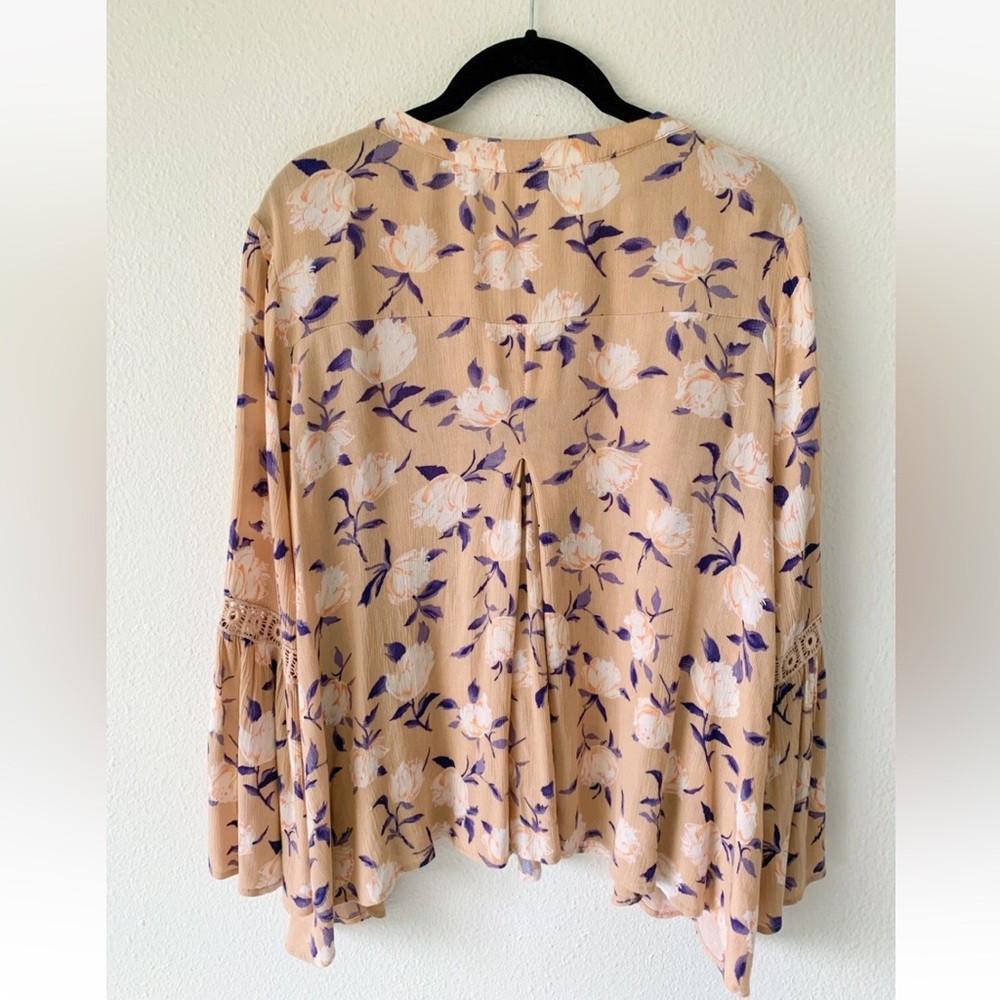 Altar'd State Boho Floral Top Keyhole Front Flare Sleeve Blouse Size Medium - Picture 6 of 14